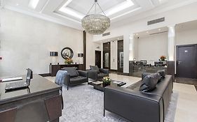 شقق 130 كوينز غيت